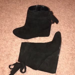JustFab Suede black booties w a bow!